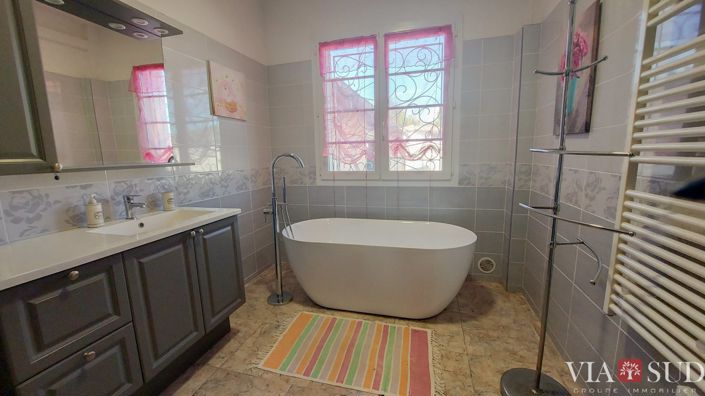 Image No.10-5 Bed House for sale