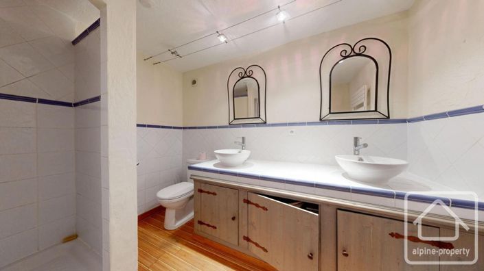 Image No.14-8 Bed Property for sale