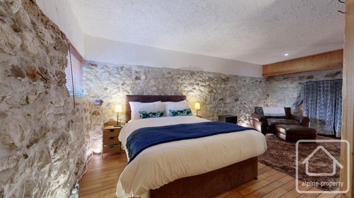 Image No.19-8 Bed Property for sale