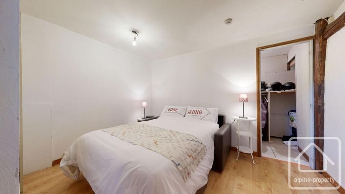 Image No.30-8 Bed Property for sale