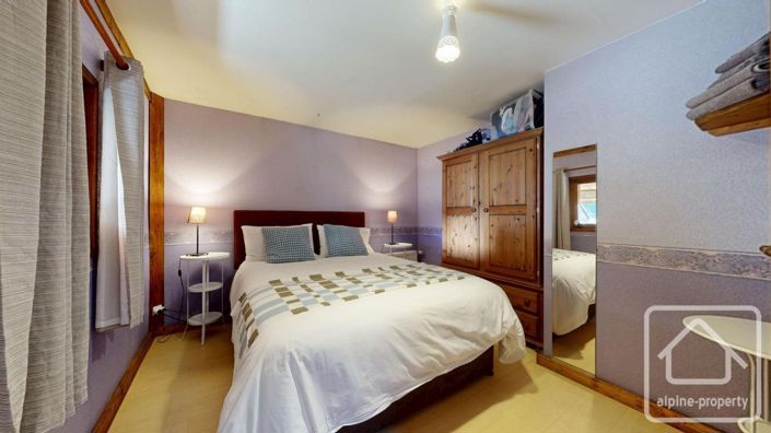 Image No.32-8 Bed Property for sale