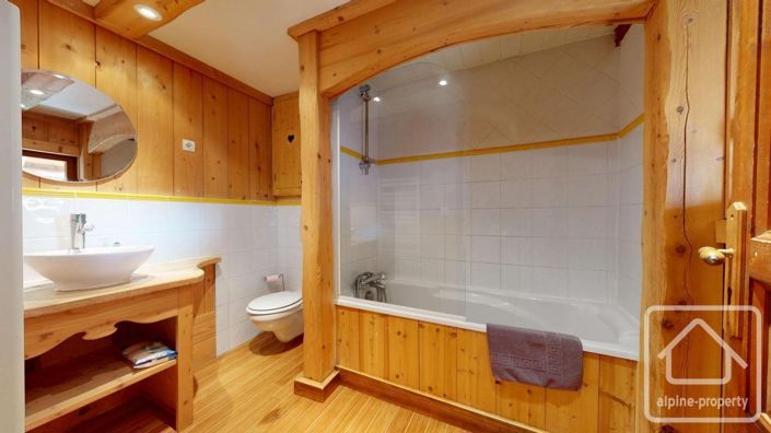 Image No.33-8 Bed Property for sale