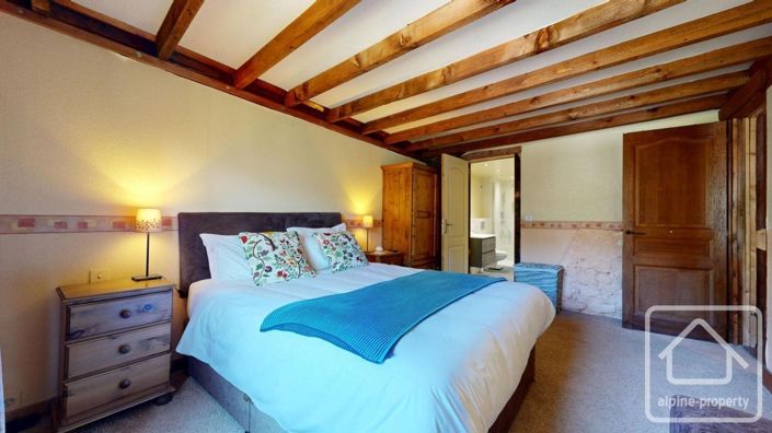 Image No.36-8 Bed Property for sale