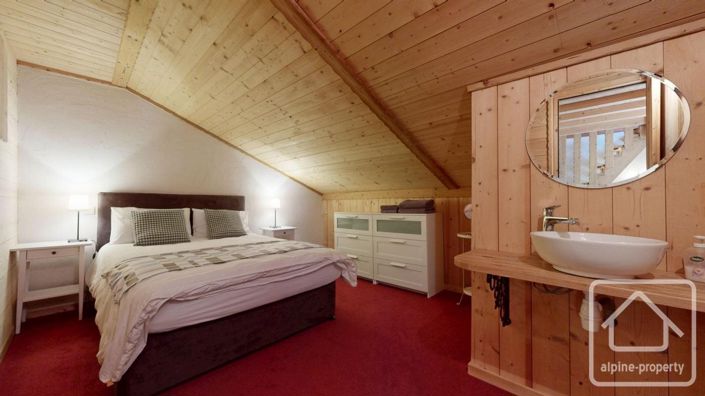Image No.43-8 Bed Property for sale