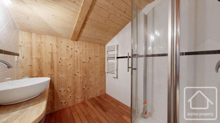 Image No.44-8 Bed Property for sale