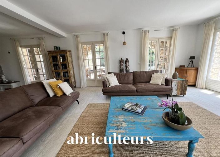 Image No.7-8 Bed House for sale