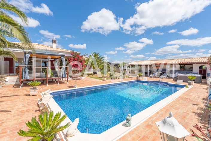 Image No.3-4 Bed House for sale
