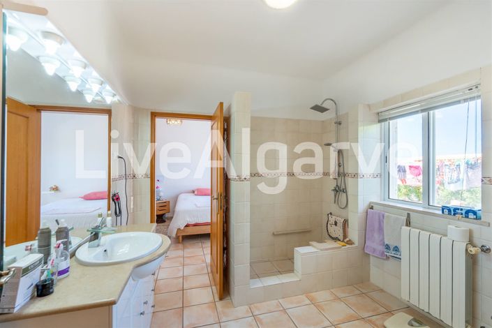 Image No.37-4 Bed House for sale