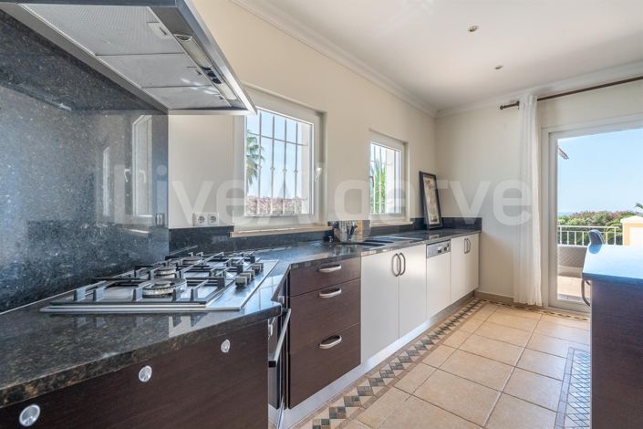 Image No.16-5 Bed House for sale