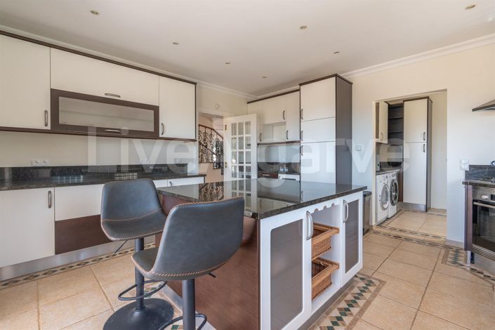 Image No.21-5 Bed House for sale