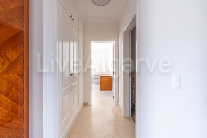 Image No.24-5 Bed House for sale
