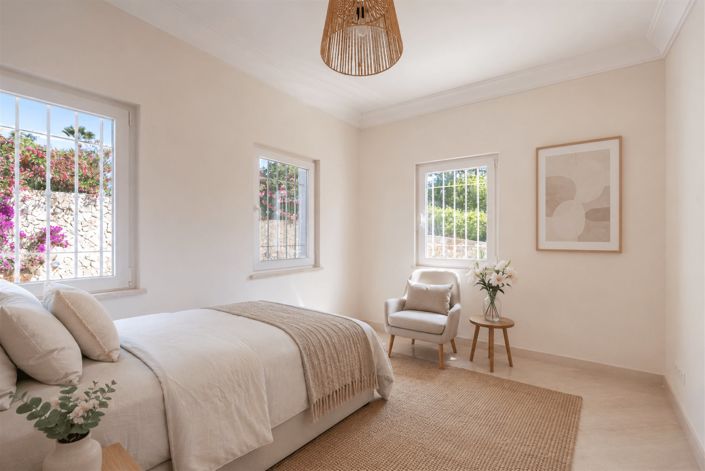 Image No.25-5 Bed House for sale