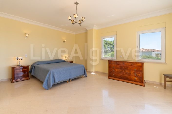 Image No.28-5 Bed House for sale