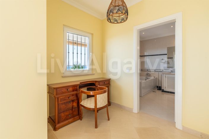 Image No.33-5 Bed House for sale