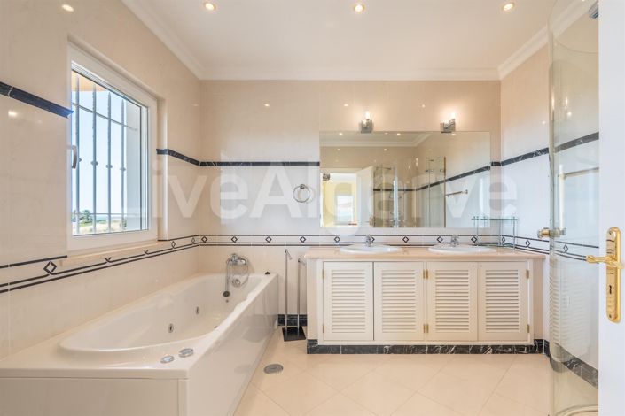 Image No.34-5 Bed House for sale