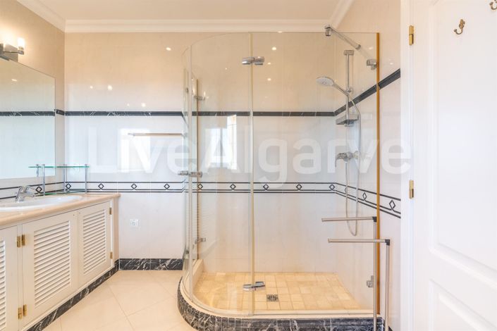 Image No.35-5 Bed House for sale