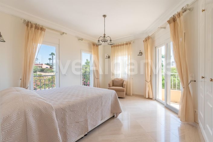 Image No.36-5 Bed House for sale