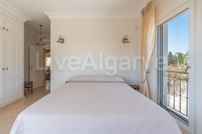 Image No.38-5 Bed House for sale