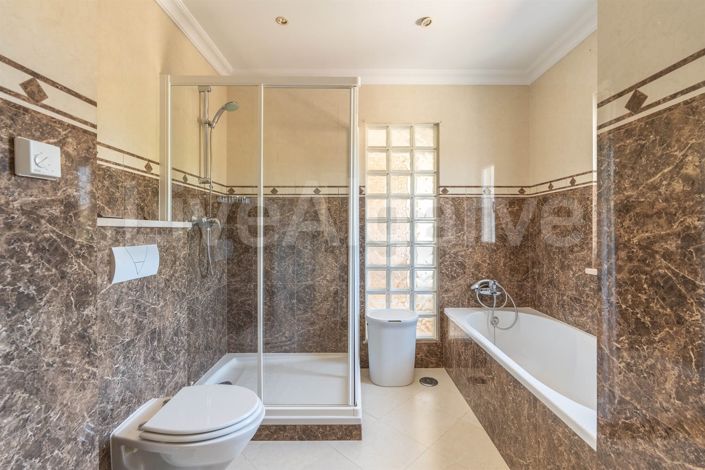 Image No.39-5 Bed House for sale