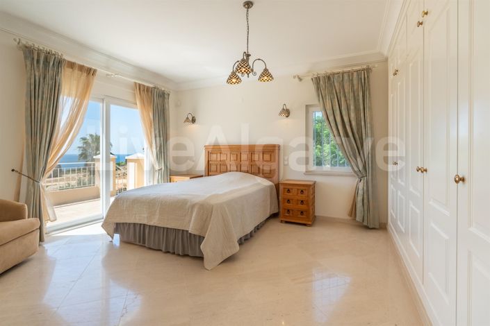 Image No.42-5 Bed House for sale