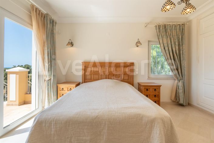 Image No.43-5 Bed House for sale