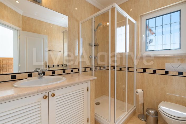 Image No.46-5 Bed House for sale
