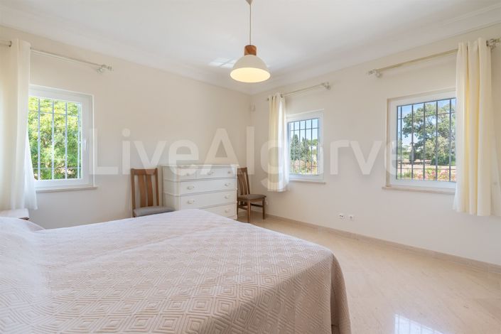 Image No.48-5 Bed House for sale