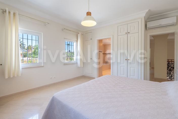 Image No.50-5 Bed House for sale