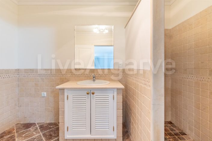 Image No.55-5 Bed House for sale