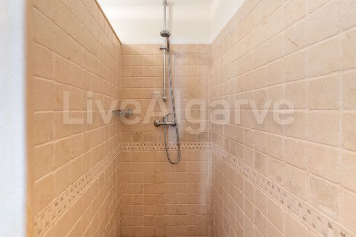 Image No.56-5 Bed House for sale