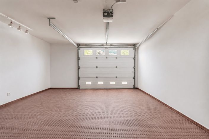 Image No.60-5 Bed House for sale