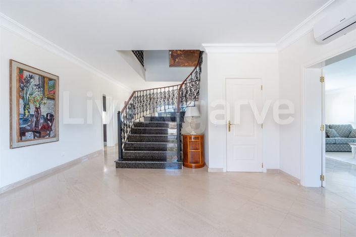Image No.7-5 Bed House for sale