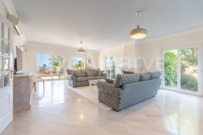 Image No.8-5 Bed House for sale