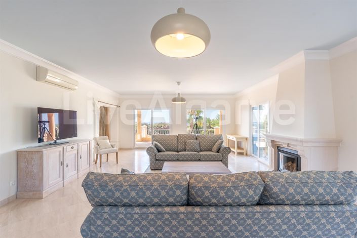 Image No.9-5 Bed House for sale
