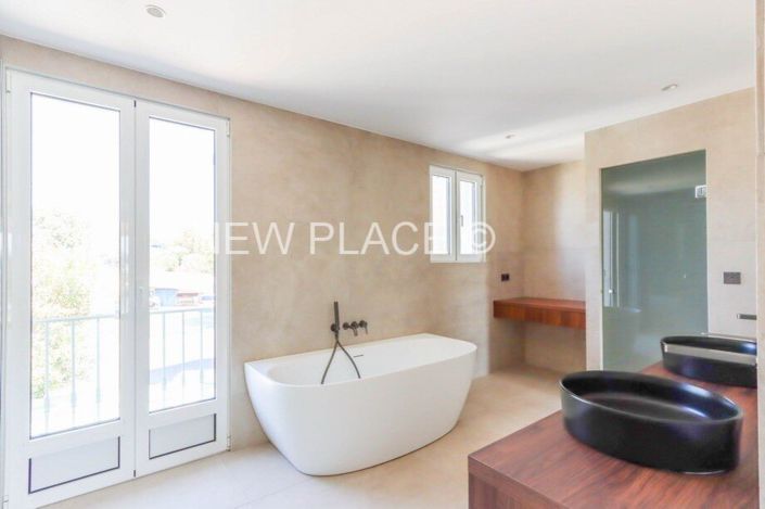 Image No.5-4 Bed House for sale