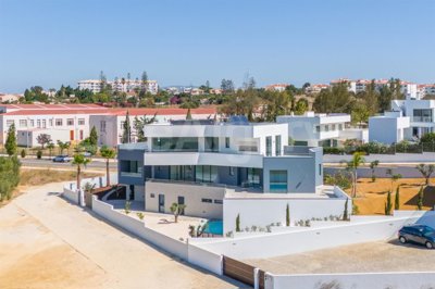 1 - Lagos, House