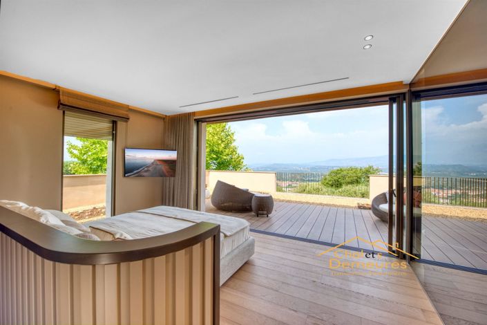 Image No.14-7 Bed House for sale
