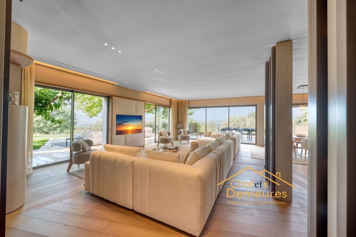 Image No.7-7 Bed House for sale