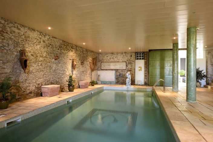 Image No.10-26 Bed Property for sale