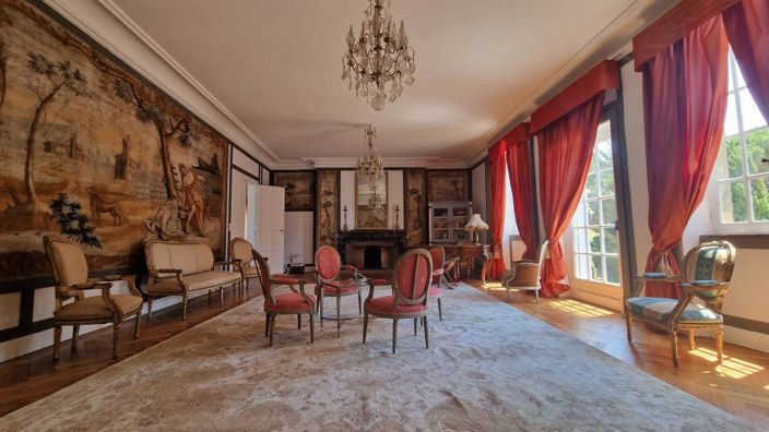 Image No.4-26 Bed Property for sale