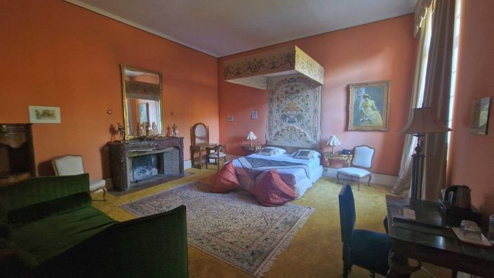 Image No.9-26 Bed Property for sale