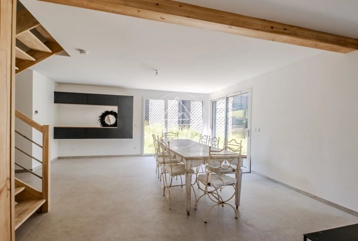 Image No.2-3 Bed House for sale