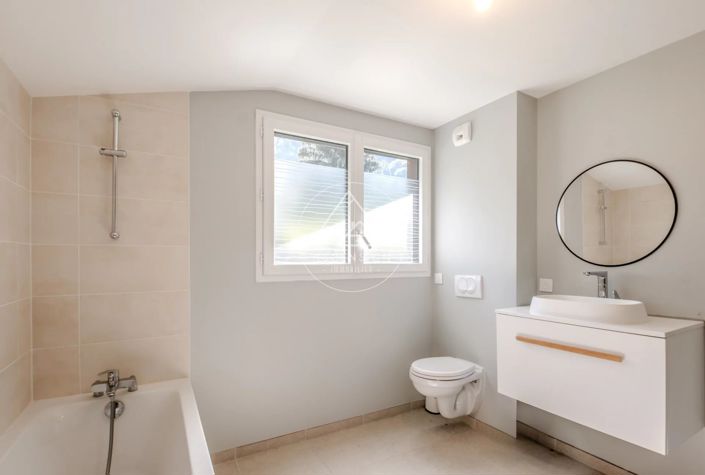 Image No.21-3 Bed House for sale