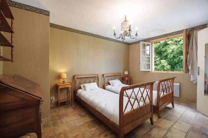 Image No.7-5 Bed House for sale