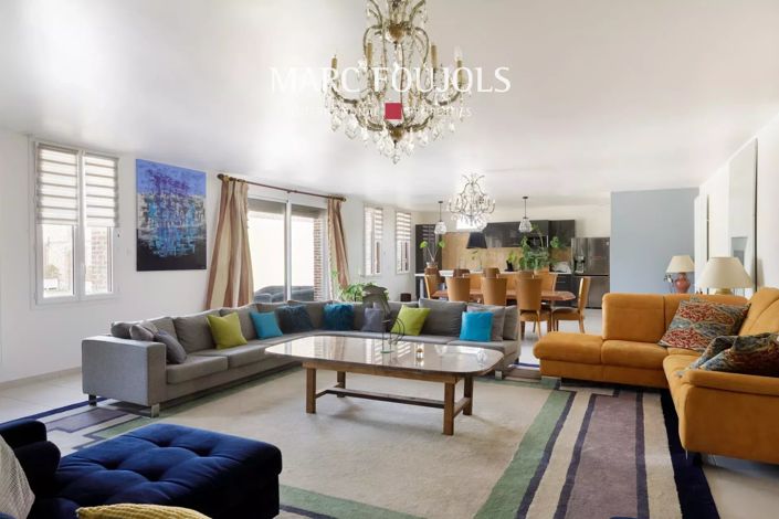 Image No.17-6 Bed House for sale
