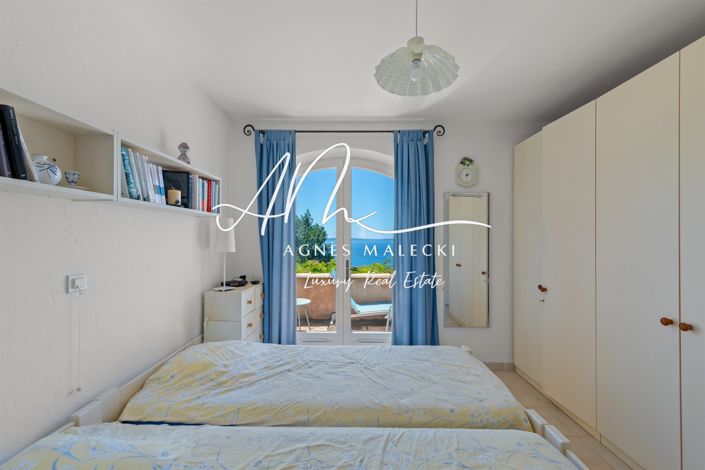 Image No.17-4 Bed House for sale