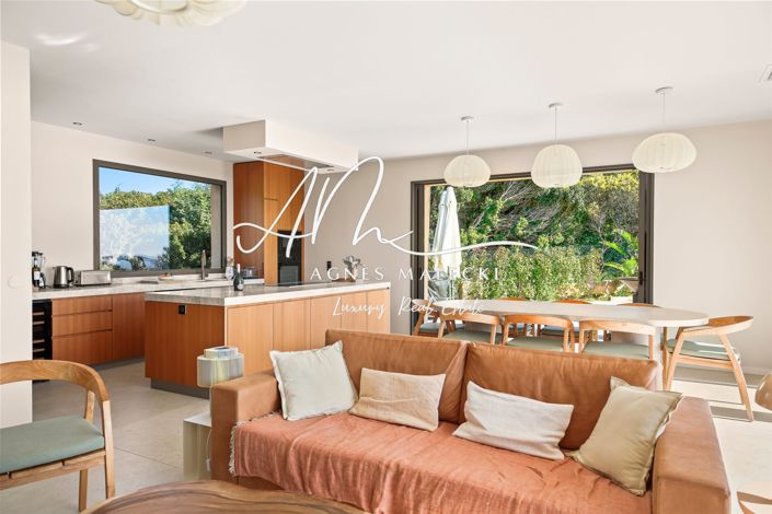 Image No.5-6 Bed House for sale