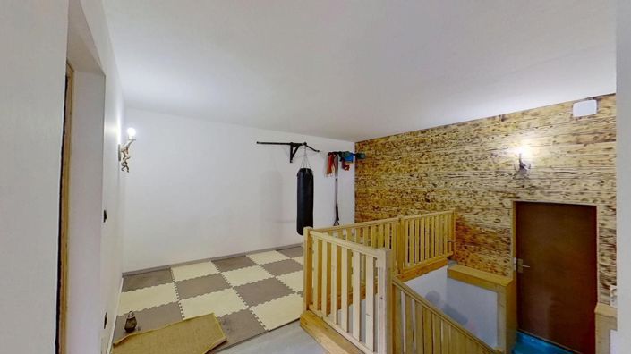 Image No.17-5 Bed House for sale