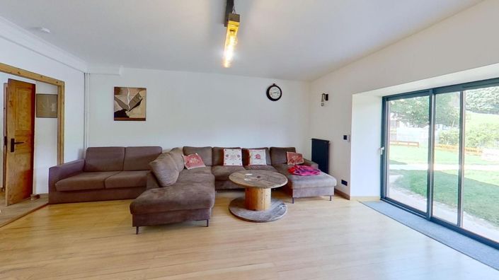 Image No.6-5 Bed House for sale