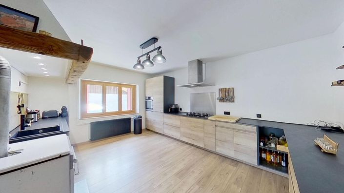 Image No.8-5 Bed House for sale